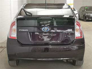 2015 Toyota Prius - Thumbnail