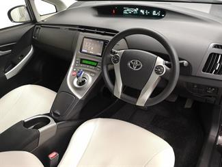 2015 Toyota Prius - Thumbnail
