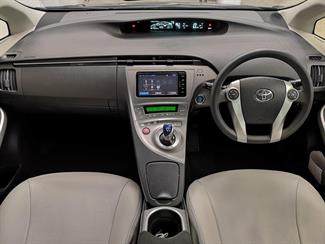 2015 Toyota Prius - Thumbnail