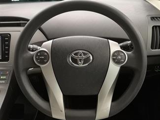 2015 Toyota Prius - Thumbnail