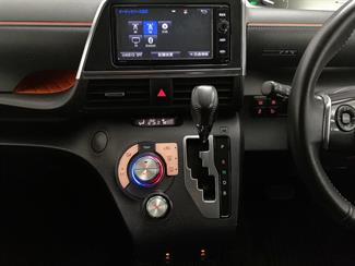 2015 Toyota Sienta - Thumbnail