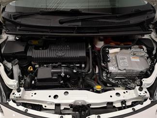 2015 Toyota Sienta - Thumbnail