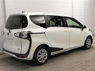 2015 Toyota Sienta - Thumbnail