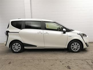 2015 Toyota Sienta - Thumbnail