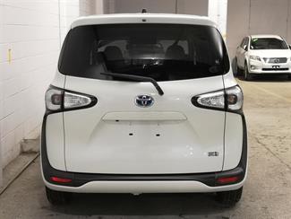 2015 Toyota Sienta - Thumbnail