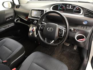 2015 Toyota Sienta - Thumbnail