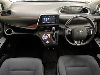 2015 Toyota Sienta - Thumbnail