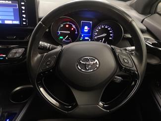 2018 Toyota C-HR - Thumbnail