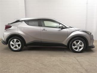 2018 Toyota C-HR - Thumbnail