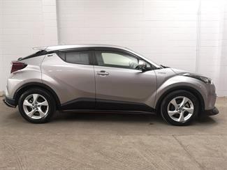2018 Toyota C-HR - Thumbnail