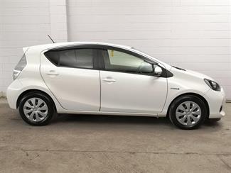 2013 Toyota Aqua - Thumbnail