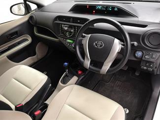 2013 Toyota Aqua - Thumbnail