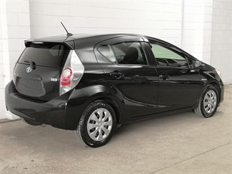2013 Toyota Aqua - Thumbnail