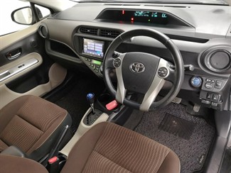 2013 Toyota Aqua - Thumbnail