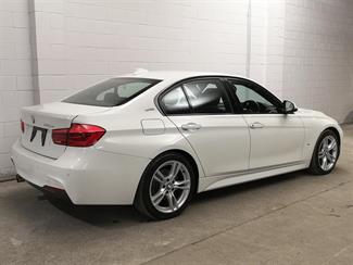 2017 BMW 330e - Thumbnail