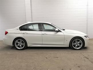 2017 BMW 330e - Thumbnail