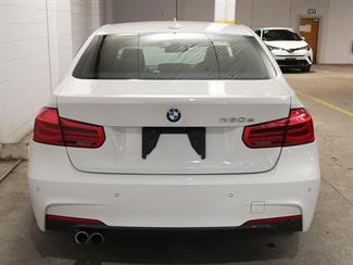2017 BMW 330e - Thumbnail