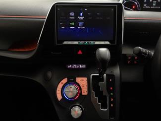 2017 Toyota Sienta - Thumbnail