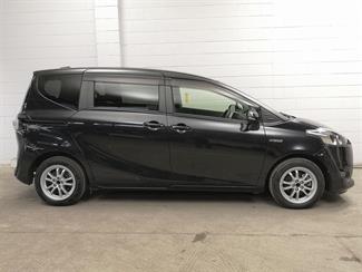 2017 Toyota Sienta - Thumbnail