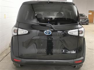 2017 Toyota Sienta - Thumbnail