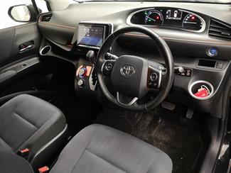 2017 Toyota Sienta - Thumbnail