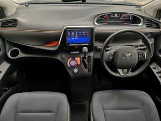 2017 Toyota Sienta - Thumbnail