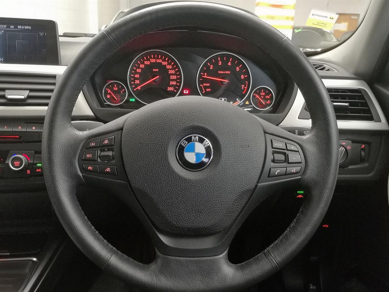 2015 BMW 320i