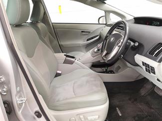 2013 Toyota Prius - Thumbnail