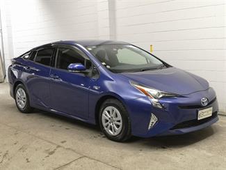 2017 Toyota Prius - Thumbnail