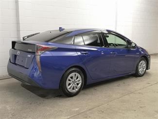 2017 Toyota Prius - Thumbnail
