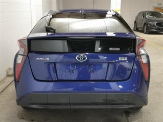 2017 Toyota Prius - Thumbnail