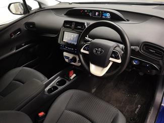 2017 Toyota Prius - Thumbnail