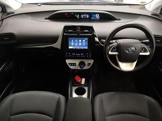 2017 Toyota Prius - Thumbnail
