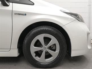 2012 Toyota Prius - Thumbnail