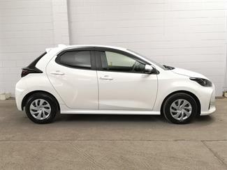 2020 Toyota Yaris - Thumbnail