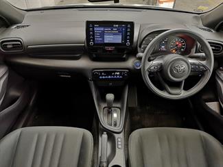 2020 Toyota Yaris - Thumbnail