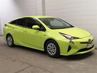 2016 Toyota Prius - Thumbnail