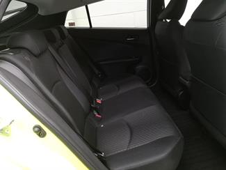 2016 Toyota Prius - Thumbnail
