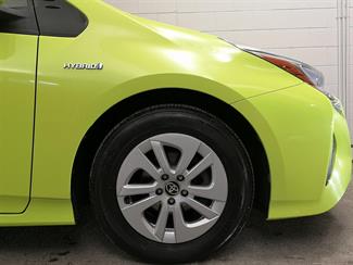 2016 Toyota Prius - Thumbnail