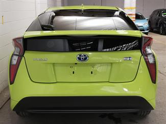2016 Toyota Prius - Thumbnail