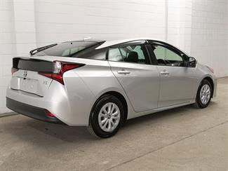 2021 Toyota Prius - Thumbnail