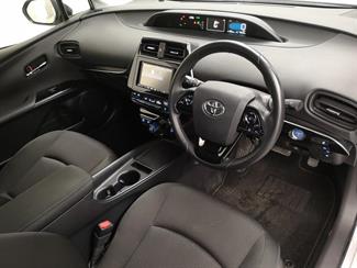 2021 Toyota Prius - Thumbnail