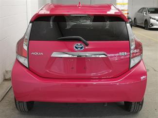 2015 Toyota Aqua - Thumbnail