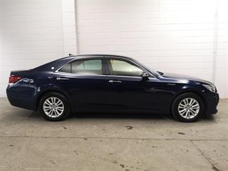 2013 Toyota Crown - Thumbnail