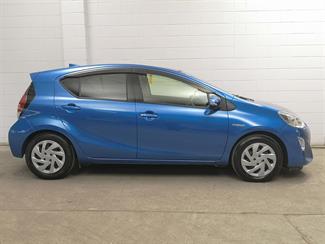 2015 Toyota Aqua - Thumbnail