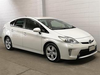 2015 Toyota Prius - Thumbnail