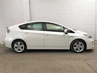 2015 Toyota Prius - Thumbnail