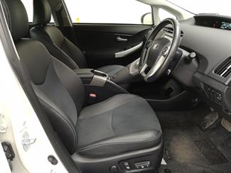 2015 Toyota Prius - Thumbnail