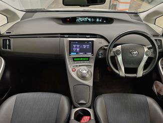 2015 Toyota Prius - Thumbnail
