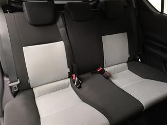 2013 Toyota Aqua - Thumbnail